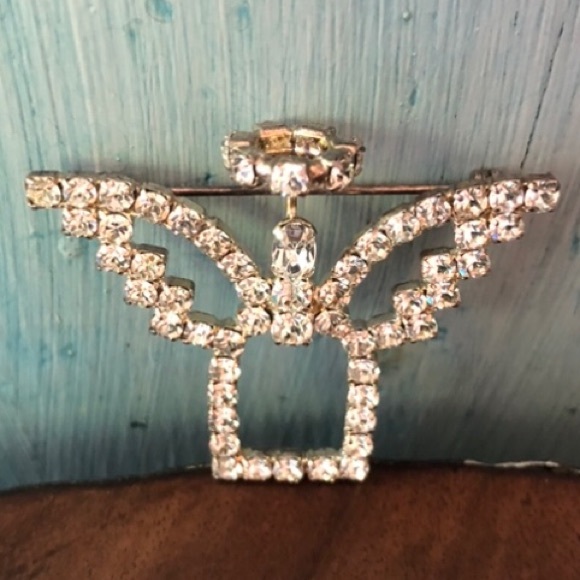 Jewelry - Vintage angel rhinestone pin to sit on your shoulder & watch over you or friend